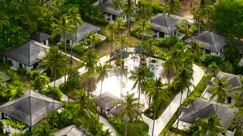 Pool area in the reflections of the rising sun Vídeo Stock 315851871