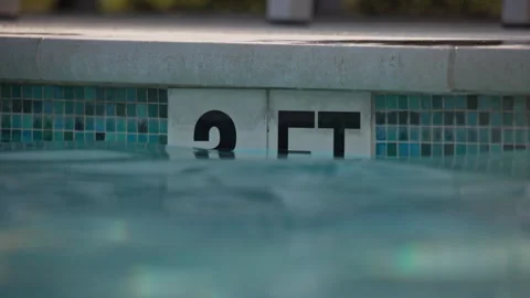Pool depth warning sign 库存影片 341323036