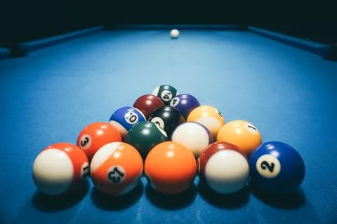 Pool game - balls in triangular shape on a table 스톡 사진