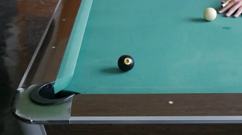 Pool game rolling up black ball Vidéo 51046533