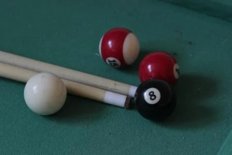 Pool green table and four balls, Unedited 8Ball Stockfoto's