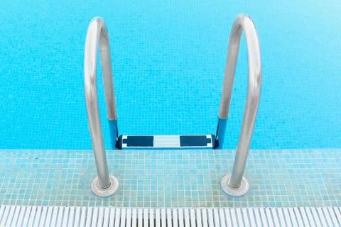 Pool ladder somewhat deteriorated by pool products in the foreground Foto stock