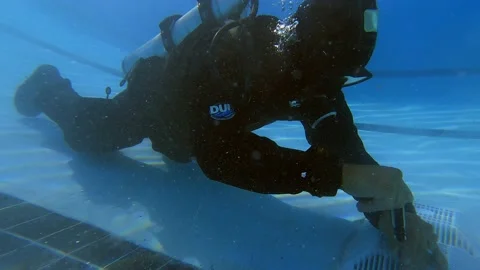 Pool Maintenance 002 Vidéo 237944674