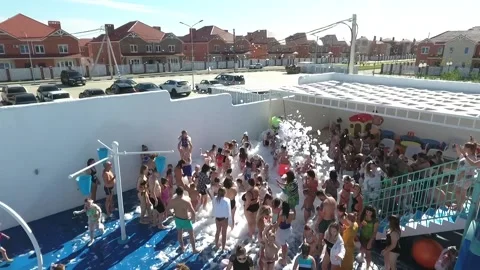Pool party on a hot day Stock-Footage 171084236