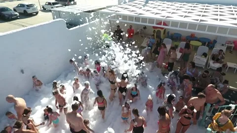 Pool party on a hot day Video stock 171091971
