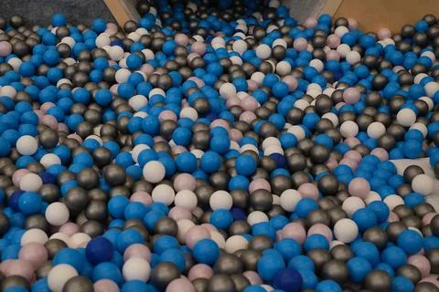 Pool with plastic balls of different colors Stockfoto's