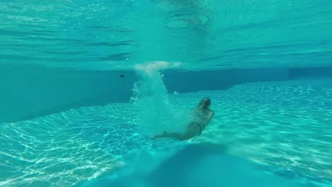 Pool slowmotion, slowmotion under water, girl in the pool, summer in egypt 库存影片 149354819