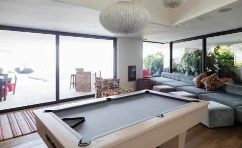 Pool table in luxury home showcase interior Foto stock