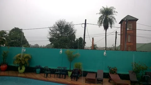 Poolside during rain Vídeos de archivo 238766002