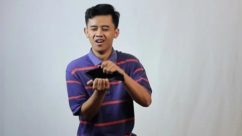 Poor asian man showing empty wallet Stock Footage 315081660