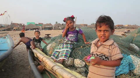 Poor children in a fishing boat, Stock Video