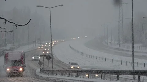 Poor driving conditions on highway while heavy snow falling Stock Footage 232314963