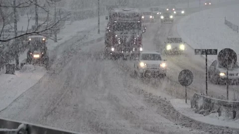 Poor driving conditions on highway while heavy snow falling Stock Footage 232315064