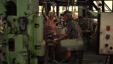 Poor Indian workers working at factory with risk and danger because of no Stock Footage 198020837