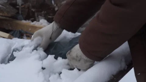 The poor man loads the boards Stock Footage 163567611