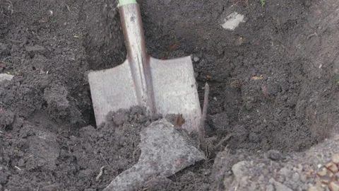 A poor man in sandals is digging a hole Vídeo Stock 199387441