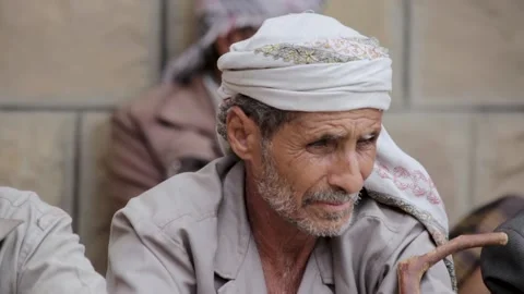 A poor man suffers because of the war and the siege in Yemen, Taiz Stock Footage 160061404