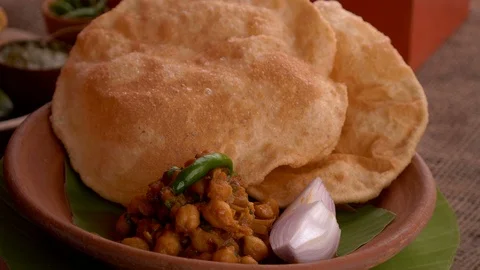 Poori served with Chana(chickpea) curry 库存影片 111412437