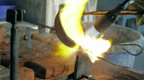 Pooring melted metal Stock-Footage 10566126