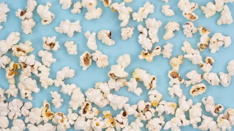 Pop corn rain Stockbeeldmateriaal 152930243