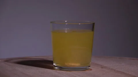 Pop tablet in water. Slow motion 250fps Видео 130749401
