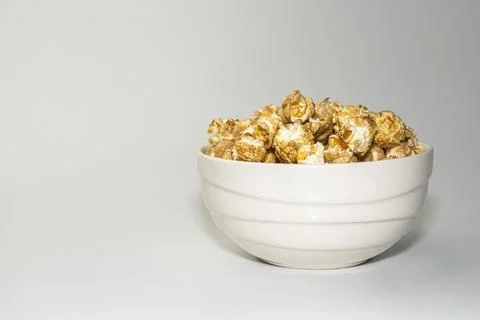 Popcorn in a ceramic bowl on a gray background Stock-Fotos