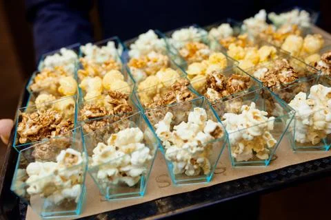 Popcorn cups on a tray Foto stock