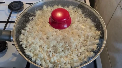Popcorn Popping Видео 157443591