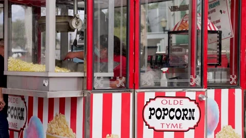 Popcorn vendor helping customer Stock Footage 170381751
