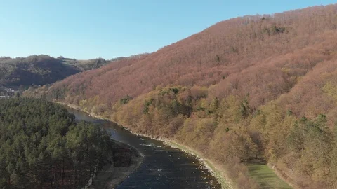 Poprad River near Rytro in spring 库存影片 128663865