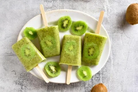 Popsicles from kiwi 写真素材