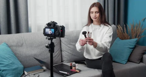Popular beauty blogger filming tutorial on camera Stock Footage 130482522