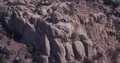 Populated rocky face 库存影片 279512450