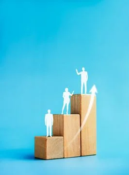 Population increase, people evolution chart, leadership concept. Rise up arro 库存照片