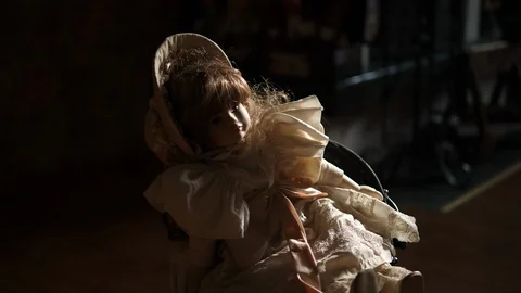 Porcelain expensive Doll in the Attic Vidéo 113367589