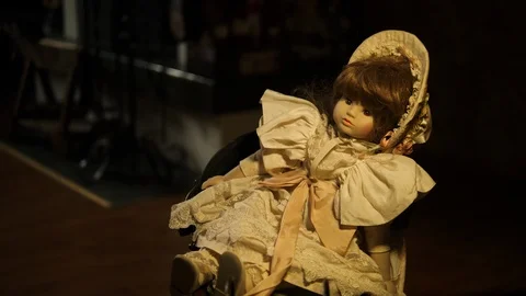 Porcelain expensive Doll in the Attic Vidéo 113371199