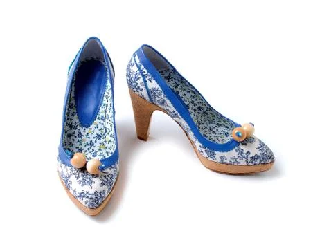 Porcelain like flowers pattern raffia platform wooden beads high heels Stock-Fotos