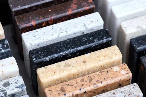 Porcelain stoneware square samples laid on kitchen countertop as examples of Foto stock
