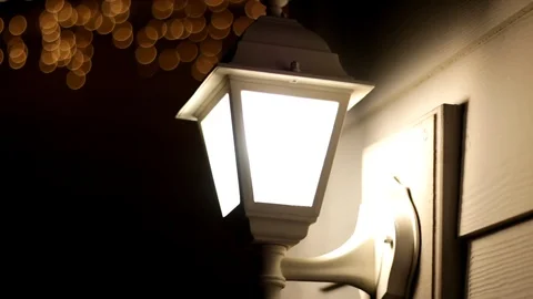 Porch light at night. low angle, parallax view right Vidéo 124111390