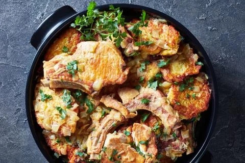 Pork chops on bone and hash brown Casserole Stock-Fotos