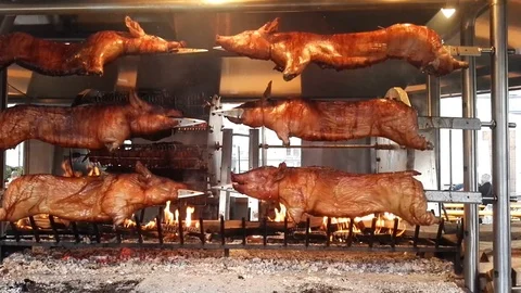 Pork grilled in open fire Vidéo 119104589