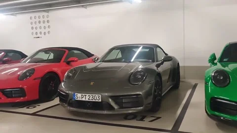 Porsche parking Video stock 191995583