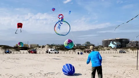 PORT ARANSAS, TX - 23 FEB 2020: Senior man pulls on kite string cable. Stock Footage 138963853