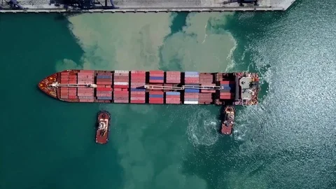 Port-containers-maneuver Video stock 93899782