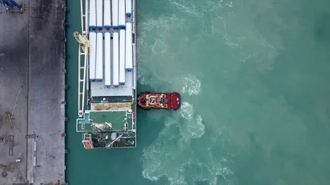 Port-containers-maneuver Video stock 93899784