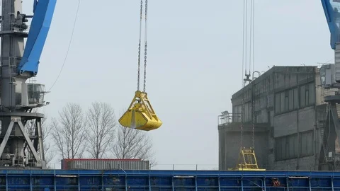 Port Crane Loading Ship Vídeo Stock 95970073
