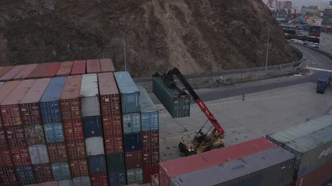 Port crane puts the container panoramic shot Stockbeeldmateriaal 129639463