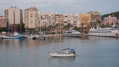 Port of Denia Stockbeeldmateriaal 106308401