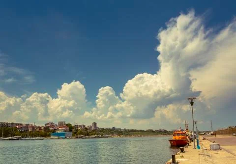 Port dock with cloudy sky Foto stock
