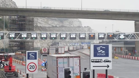 Port of Dover cargo truck queue and traffic check-in terminal with digital lane Stockbeeldmateriaal 346505535